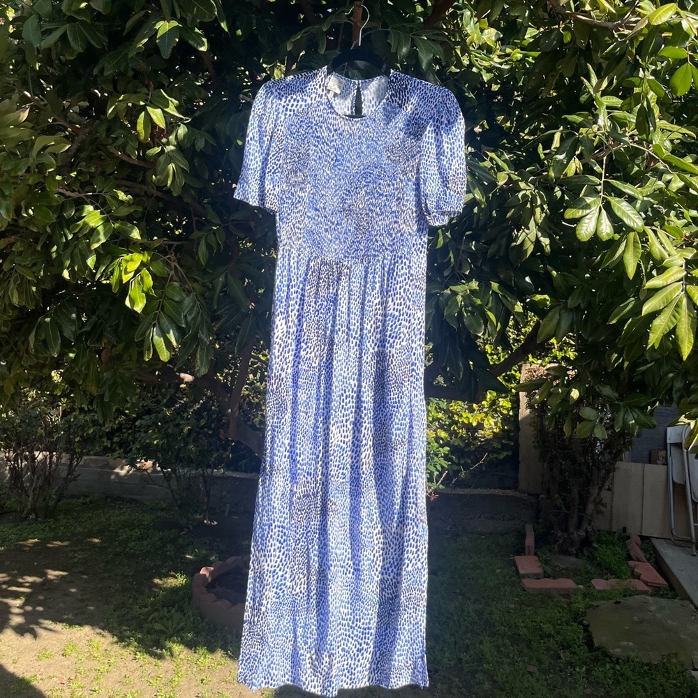 BAUM UND PFERDGARTEN white blue watercolor leopard smocked print midi dress